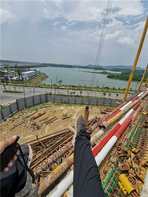 金安区作业中发生设备损坏或人员意外，责任怎么划分？