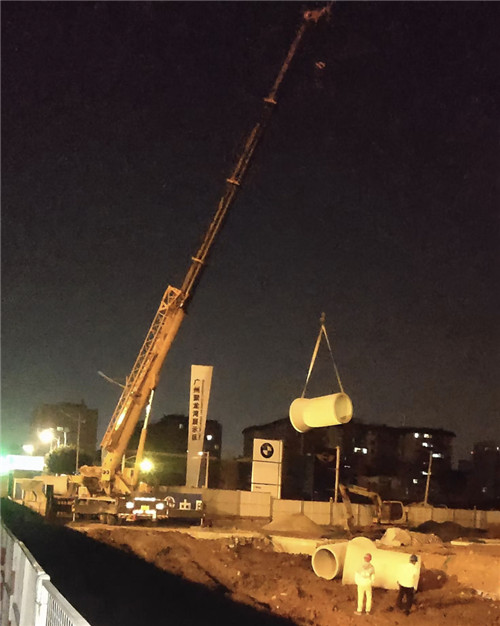 金安区“弯臂矫正”—— 吊车的 “形变补偿” 技术